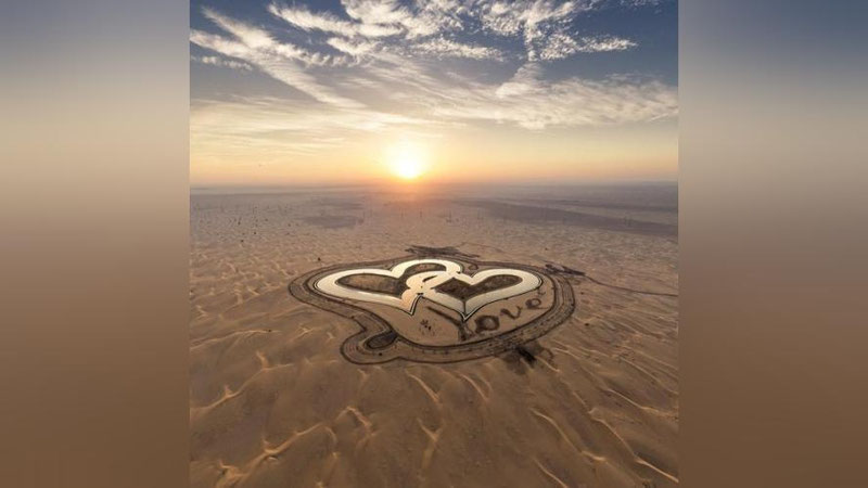'Dubayda yurak shaklidagi Sevgi ko`li paydo bo`ldi 'ning rasmi