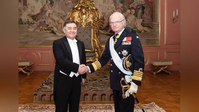 Изрображение 'ПОСОЛ УЗБЕКИСТАНА ВРУЧИЛ КОРОЛЮ ШВЕЦИИ ВЕРИТЕЛЬНЫЕ ГРАМОТЫ'