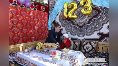 'Taxtako`pirlik 123 yoshli onaxon “Shuhrat” medali bilan taqdirlandi'ning rasmi