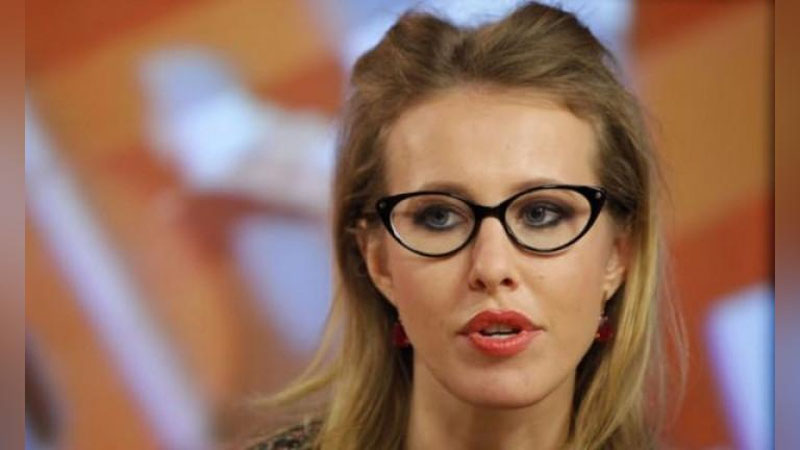 Изрображение '"ВАМ ЗА ЖИРИНОВСКОГО":  КСЕНИЮ СОБЧАК ОБЛИЛИ ВОДОЙ (ВИДЕО)'