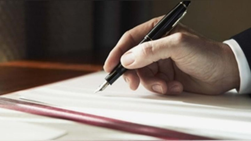 'O`ZBEKISTON RESPUBLIKASI PREZIDENTINING QARORI E`LON QILINDI'ning rasmi