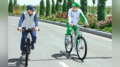 Изрображение 'НЕФОРМАЛЬНАЯ СТОРОНА ВИЗИТА ГЛАВЫ УЗБЕКИСТАНА В ТУРКМЕНИСТАН (ФОТО)'