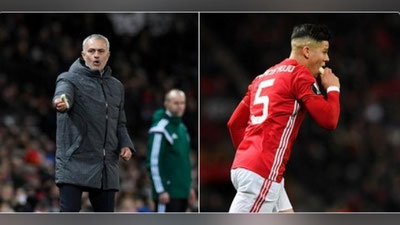 'Joze Mourino o`yin vaqtida Roxoga banan berdi'ning rasmi