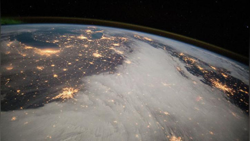 'Бир неча юз йилдан кейин Ерда ҳаёт бўлмаслиги мумкин'ning rasmi