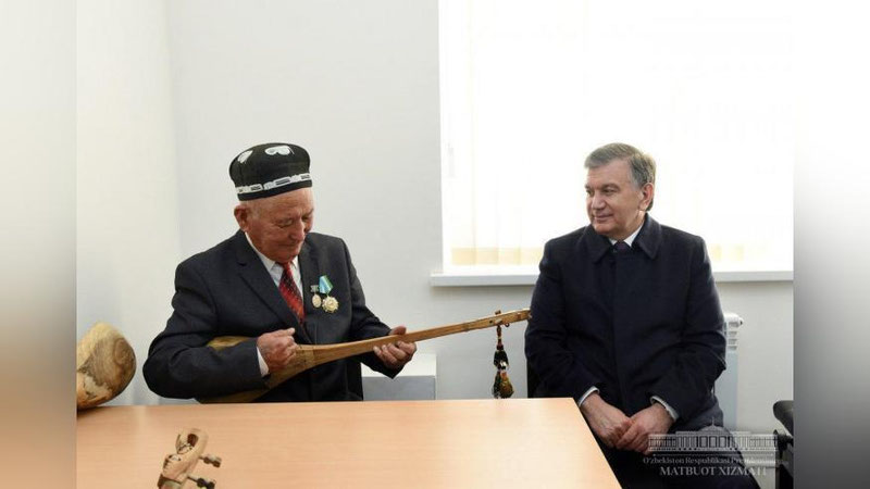 'Шавкат Мирзиёев «Амударё» болалар оромгоҳи ва Бахшилар мактабини бориб кўрди'ning rasmi