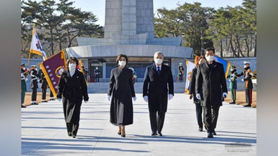 Изрображение 'Президент Узбекистана с супругой посетили Сеульское национальное кладбище (фото)'