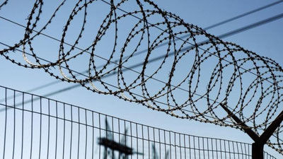 'Ma`muriy qamoqqa olingan shaxslarni maxsus qabulxonalarda qabul qilish va saqlash ichki tartib qoidalari belgilandi'ning rasmi