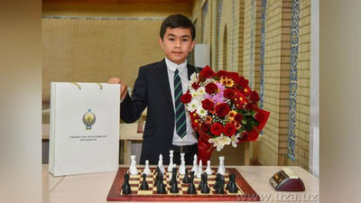 '​PREZIDENT JAVOHIR SINDOROVGA MACBOOK SOVG`A QILDI'ning rasmi