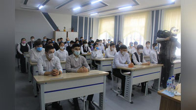 'Andijon va Buxorodagi 10 ta etakchi maktabda pedagogik sinflar tashkil etiladi'ning rasmi