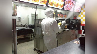 Изрображение 'Объекты общепита начнут работу с 15 июня в "зеленых" и "желтых" зонах'