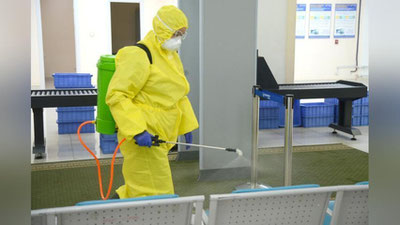 'Иммунолог ташқи ҳавода маълум шароитлардагина кишиларга коронавируснинг омикрон штамми юқмаслигини маълум қилди'ning rasmi