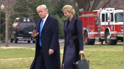 '​Tramp Yamanda halok bo`lgan askarning tobutini kutib olish uchun shaxsan o`zi bordi'ning rasmi