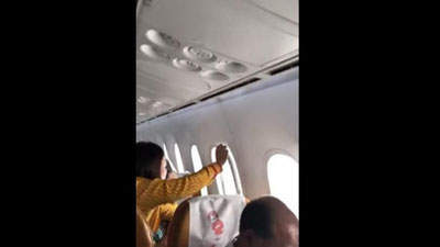 Изрображение 'В САМОЛЕТЕ AIR INDIA ПРЯМО ВО ВРЕМЯ ПОЛЕТА ВЫВАЛИЛСЯ ИЛЛЮМИНАТОР (ВИДЕО)'