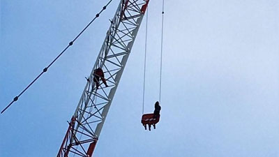 '​Канадада қурилиш майдонидаги кранга чиқиб олган аёл қутқарилди'ning rasmi