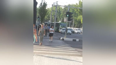 Изрображение 'ФОТО: В ТАШКЕНТЕ АВТОБУС НЕУДАЧНО "ДОГНАЛ" ВТОРОЙ АВТОБУС'