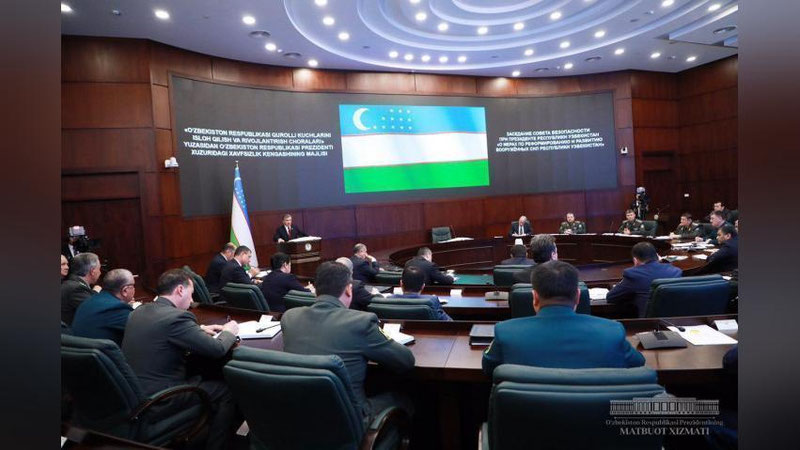 'O`zbekiston Respublikasi Prezidenti huzuridagi Xavfsizlik kengashining kengaytirilgan yig`ilishi bo`lib o`tmoqda'ning rasmi