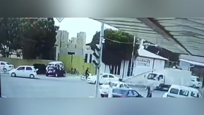 Изрображение 'В Гиждуване женщину убило трубой, которую снес грузовик (видео)'