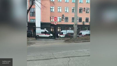 Изрображение 'В РОССИЙСКОМ ХАБАРОВСКЕ НЕОНАЦИСТ УСТРОИЛ СТРЕЛЬБУ В ЗДАНИИ ФСБ: ДВОЕ ПОГИБЛИ'