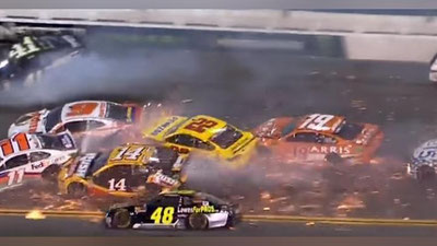 'NASCAR avtopoygasida 20 ta mashina to`qnashib ketdi (Video)'ning rasmi