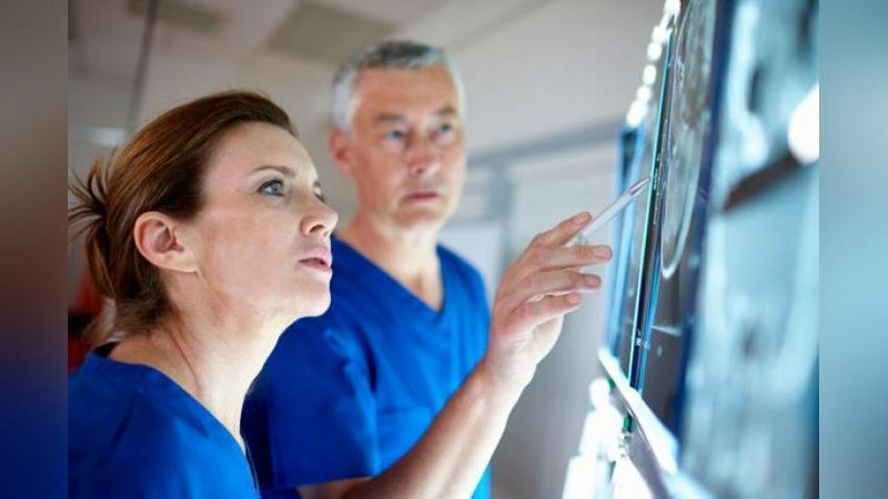 'SARATONNING OLDINI OLADI'ning rasmi