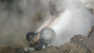 Изрображение 'В Пензе автомобиль провалился в яму с кипятком: двое мужчин сварились заживо (видео)'