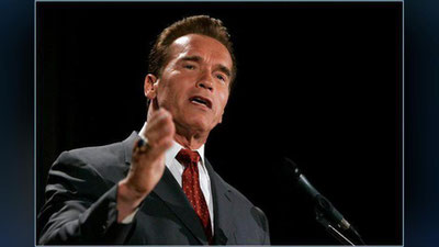 '​Aktyor Arnold Shvarsenegger Trampga o`rin almashishni taklif qildi'ning rasmi