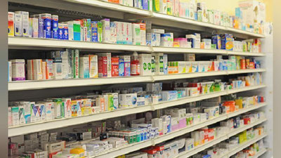 'Дори воситалари ишлаб чиқариш ва олиб киришни тартибга солиш тўғрисидаги президент қарори имзоланди'ning rasmi