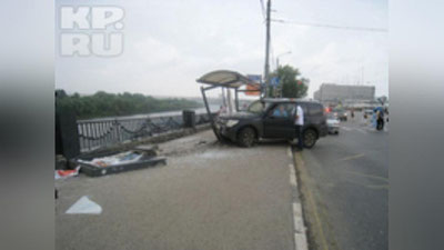 'Moskva shahrida odamlarni bosib ketgan jip yukxonasidan jasad topildi'ning rasmi