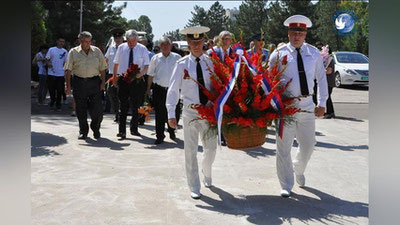 Изрображение 'НА БРАТСКИХ МОГИЛАХ В ТАШКЕНТЕ ПРОШЛА ПАМЯТНАЯ АКЦИЯ (ФОТО)'
