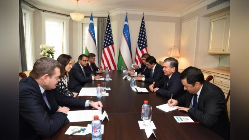 '​O`ZBEKISTON PREZIDENTI AMERIKALIK ETAKChI KOMPANIYa RAHBARLARI BILAN UChRAShDI'ning rasmi