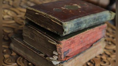 Изрображение 'Древние книги и мечи были найдены на раскопках в Наманганской области (видео)'