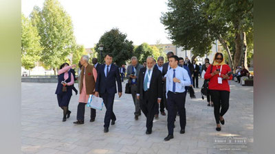 'IHT Inson huquqlari bo`yicha doimiy komissiyasi delegasiyasi Imom Al Buxoriy majmuasiga tashrif buyurdi'ning rasmi