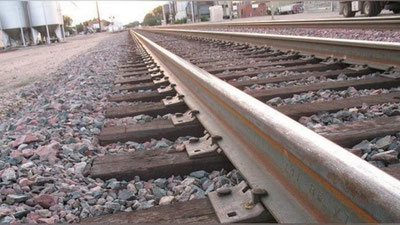 Изрображение 'В Кашкадарье на ж/д рельсы сошел оползень: движение поездов приостановлено'