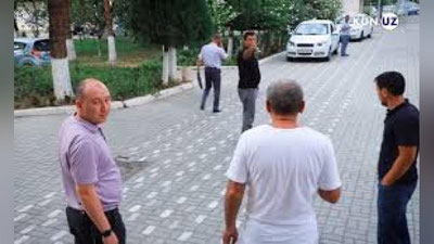 'Ayni paytda hokim o`rinbosari va “Kun.uz” xodimlari o`rtasidagi janjal bo`yicha anjuman bo`lmoqda'ning rasmi