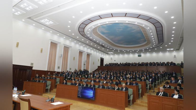 'Сурхондарёда Бош прокурор иштирокида халқ депутатлари вилоят кенгашининг сессияси бўлиб ўтди'ning rasmi