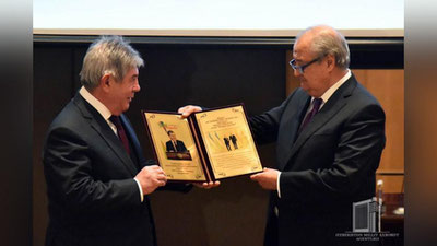 'Prezident Shavkat Mirziyoev Ozarbayjonda “Yil odami” deb e`tirof etildi'ning rasmi