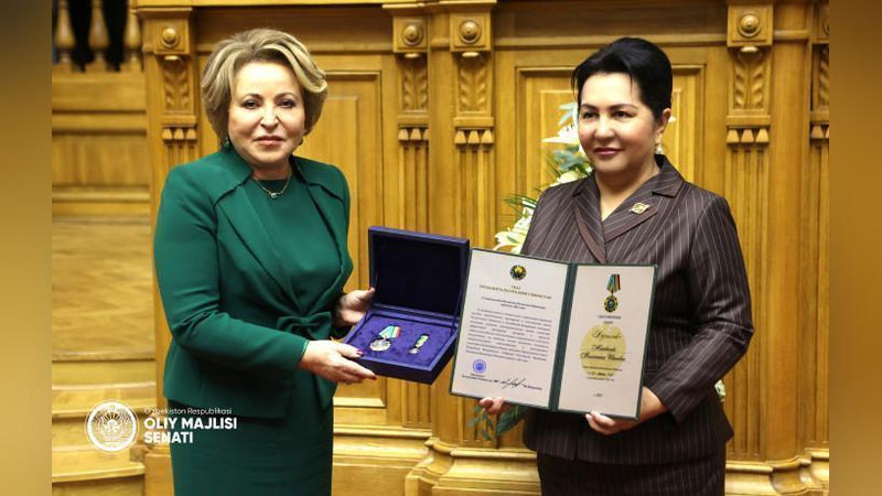 'Tanzila Narbaeva Rossiya Federal Majlisi Federasiya Kengashi Raisiga “Do`stlik” ordenini topshirdi'ning rasmi
