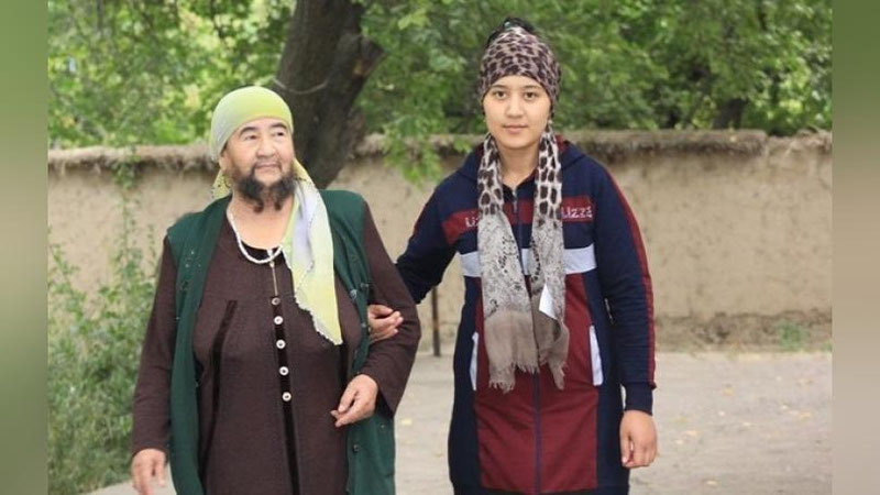 'Qozog`istonlik ayol 35 yil davomida soqol o`stirganini ma`lum qildi 'ning rasmi