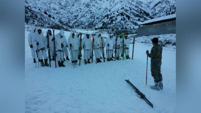 'Chimyonda harbiy xizmatchilar ekstremal sharoitlarda yashovchanlik mashg`ulotlarini o`tkazmoqda'ning rasmi