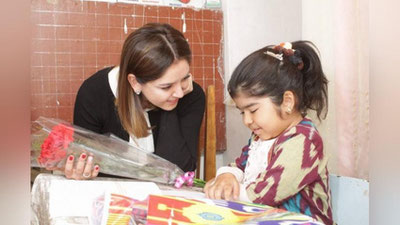 'Раъно Шодиева наманганлик Мунисахонни даволатиб, орзусини амалда оширади'ning rasmi