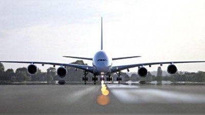 '​Samolyot selfiga tushayotgan qizlarning boshini tanasidan judo qildi'ning rasmi