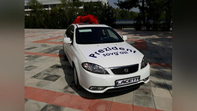 Изрображение 'ЛУЧШЕМУ ЧТЕЦУ КОРАНА ВРУЧИЛИ LACETTI ОТ ПРЕЗИДЕНТА'