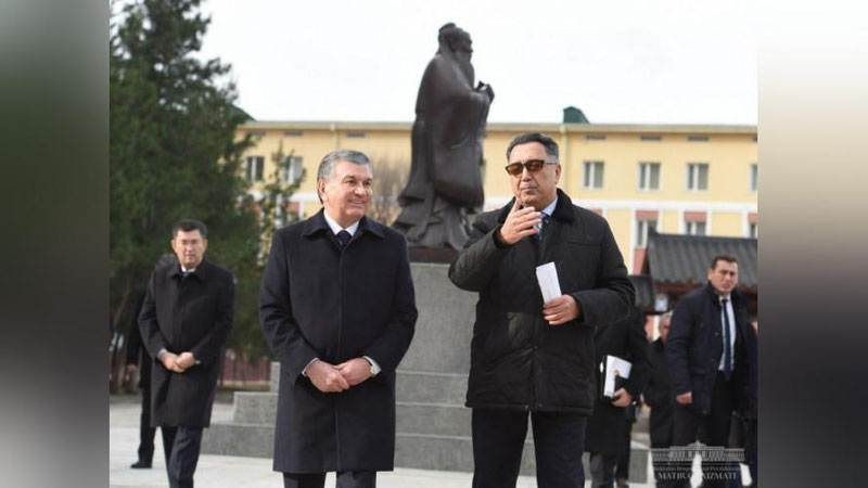 'Shavkat Mirziyoуev Samarqanddagi Konfusiy maydonini ko`zdan kechirdi'ning rasmi