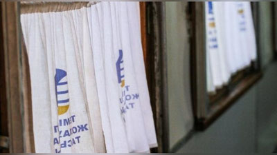 '​Вагон кузатувчиси йўловчи поездда унутиб қолдирган 2 миллион тенгени қайтарди'ning rasmi