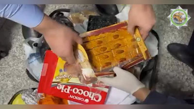 Изрображение 'Пассажир столичного аэропорта запрятал доллары в пахлаву и нарын (видео)'
