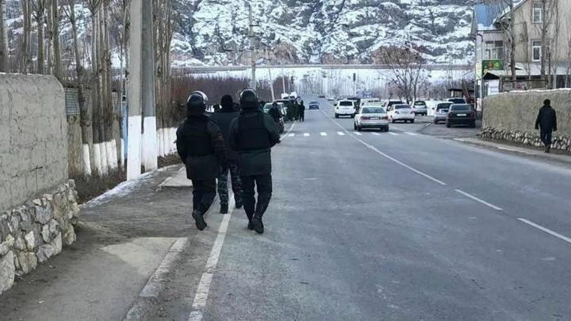 'Қирғизистон ва Тожикистон чегарасида сўнгги соатларда нималар рўй берди?'ning rasmi