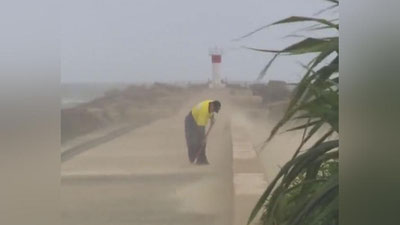 Изрображение 'В Австралии найден самый странный уборщик в мире (видео)'