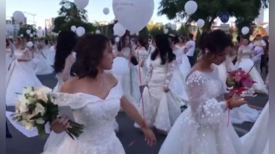 Изрображение 'В парке Tashkent City прошел парад невест (видео)'
