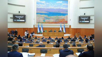 'O`zbekiston Respublikasi Oliy Majlisi Senatining yigirma uchinchi yalpi majlisi to`g`risida axborot'ning rasmi
