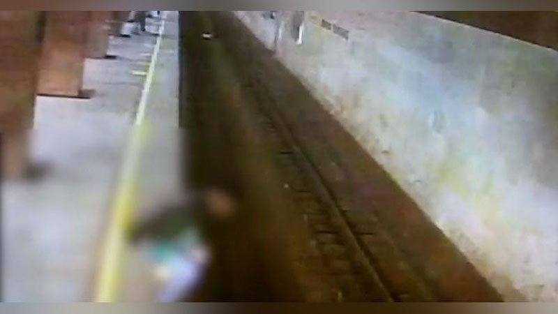 Изрображение 'Установлена личность мужчины, бросившегося под поезд на станции метро Мирзо Улугбека (видео)'